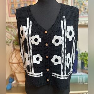 BOHEMIAN FLORAL VEST CROCHETED BLACK & WHITE KNIT V- NECK BUTTON DOWN SZ L-XL